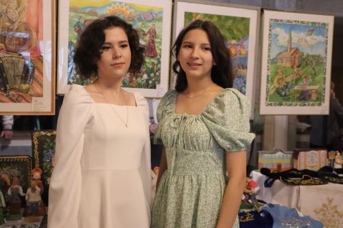 Азнакай сәнгать мәктәбендә укучы 71 бала кулларына таныклык алды