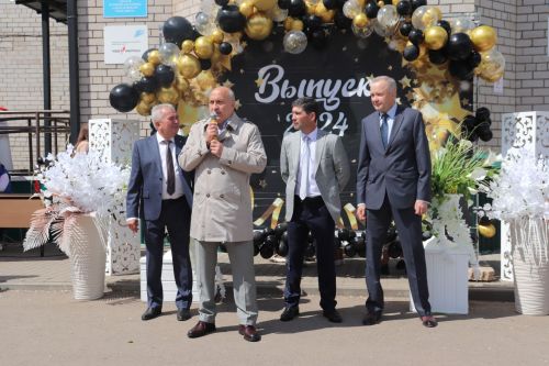 В школах Азнакаевского района прозвенели Последние звонки