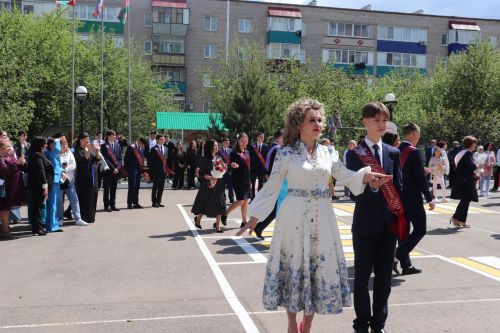 В школах Азнакаевского района прозвенели Последние звонки
