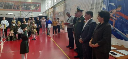 В Азнакаево прошел смотр-конкурс строя и песни среди детей