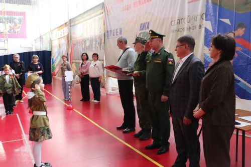 В Азнакаево прошел смотр-конкурс строя и песни среди детей
