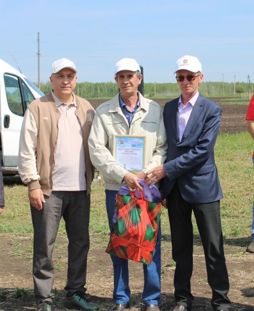 В Азнакаевском районе провели конкурс пахарей