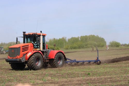В Азнакаевском районе провели конкурс пахарей