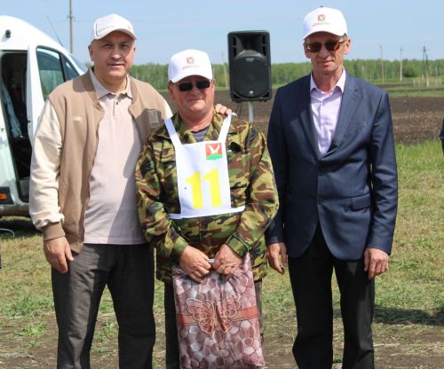 В Азнакаевском районе провели конкурс пахарей