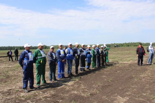 В Азнакаевском районе провели конкурс пахарей