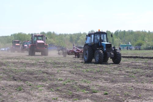 В Азнакаевском районе провели конкурс пахарей