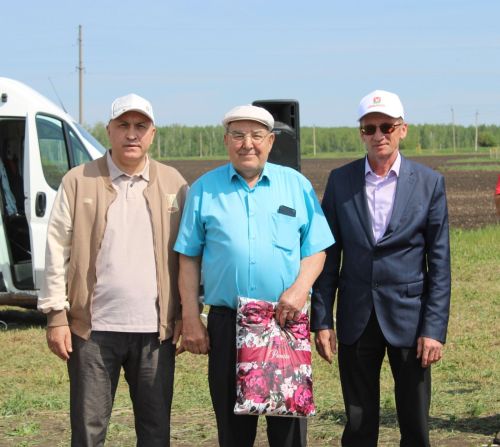 В Азнакаевском районе провели конкурс пахарей