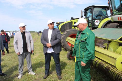 В Азнакаевском районе провели конкурс пахарей