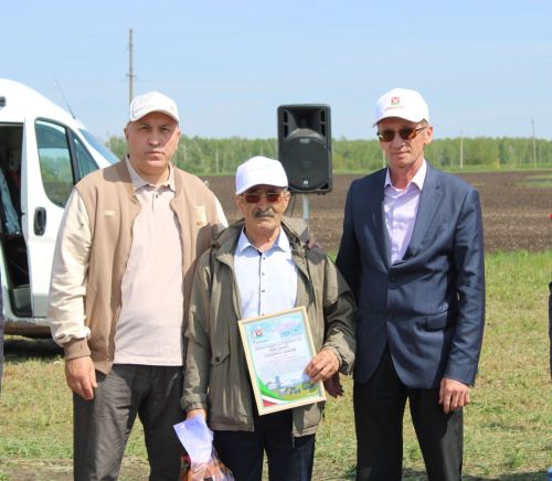 В Азнакаевском районе провели конкурс пахарей