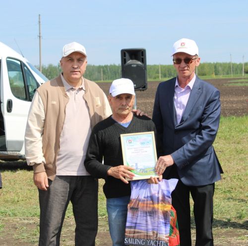 В Азнакаевском районе провели конкурс пахарей