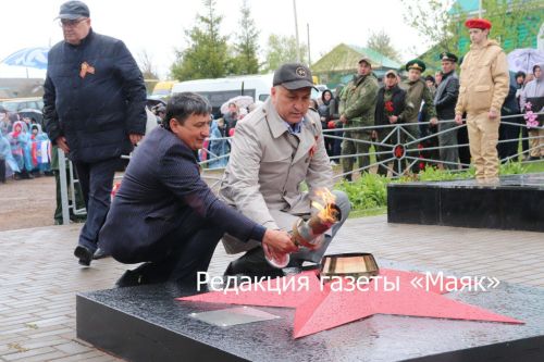 В Актюбе открыли обновленный памятник павшим