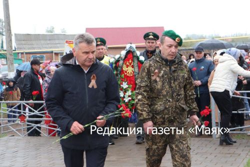 В Актюбе открыли обновленный памятник павшим