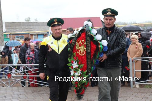 В Актюбе открыли обновленный памятник павшим
