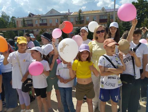 В Азнакаево торжественно открыли смену пришкольных лагерей