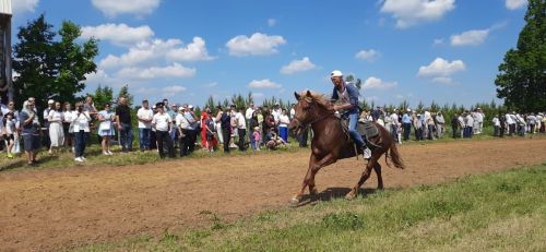 Азнакай Сабан туеның күрке – ат чабышлары