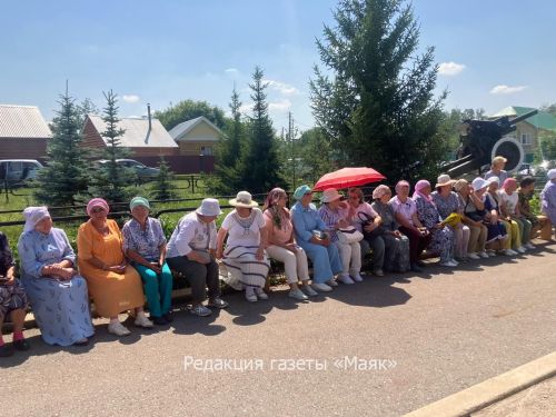 В селе Карамалы-Елга открылась мемориальная доска памяти Лены Гимаевой