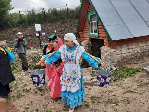 Колый чишмәсе гасырлар аша янә үз янына җыйды