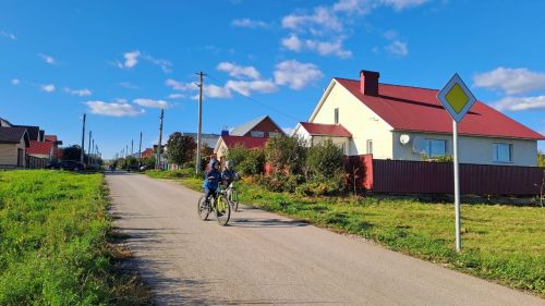 Монолитта яшәүче балалар велосипедта узыштылар