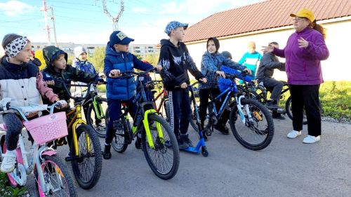Монолитта яшәүче балалар велосипедта узыштылар