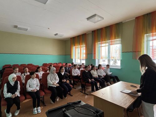 В школе №1 Азнакаево прошел урок памяти о блокаде Ленинграда
