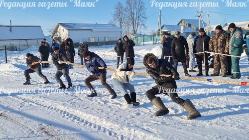Азнакайда авыл яшьләре аркан тартуда ярыштылар