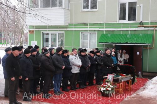 Азнакай үзенең бердәнбер Бөек Ватан сугышы ветераны Аюпов Гайнулла Гаффаз улы белән хушлашты