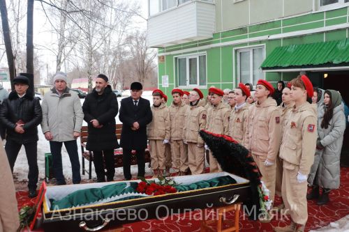 Азнакай үзенең бердәнбер Бөек Ватан сугышы ветераны Аюпов Гайнулла Гаффаз улы белән хушлашты