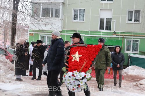 Азнакай үзенең бердәнбер Бөек Ватан сугышы ветераны Аюпов Гайнулла Гаффаз улы белән хушлашты