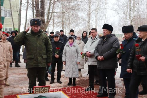 Азнакай үзенең бердәнбер Бөек Ватан сугышы ветераны Аюпов Гайнулла Гаффаз улы белән хушлашты
