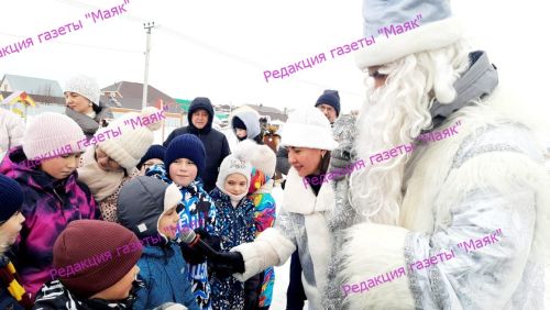 Монолит чыршысы балаларны бәйрәмгә җыйды