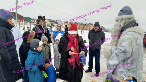 Монолит чыршысы балаларны бәйрәмгә җыйды