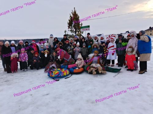 Монолит чыршысы балаларны бәйрәмгә җыйды