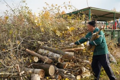 Приведем в порядок наши кладбища