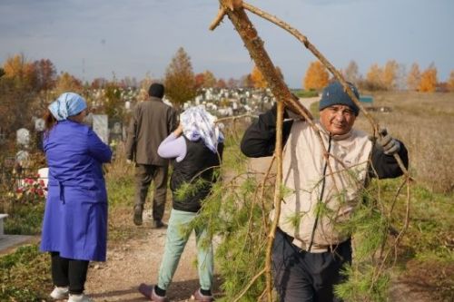 Приведем в порядок наши кладбища