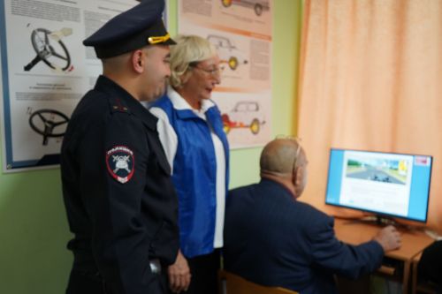 Азнакаевское отделение ДОСААФ провело бесплатные занятия для водителей старшего возраста