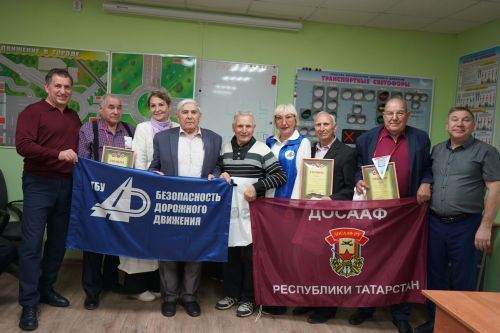 Азнакаевское отделение ДОСААФ провело бесплатные занятия для водителей старшего возраста