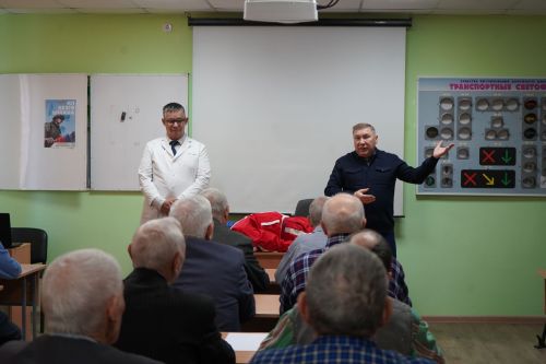 Азнакаевское отделение ДОСААФ провело бесплатные занятия для водителей старшего возраста