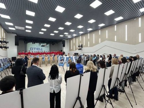 В Азнакаевском районе открылась передвижная фотовыставка «Отец Героя»