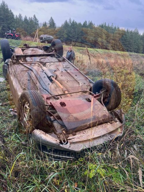 В Азнакаевском районе в результате опрокидывания автомобиля водитель погиб