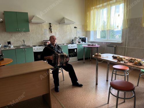 В Азнакаевской школе № 1 чествовали отцов героев