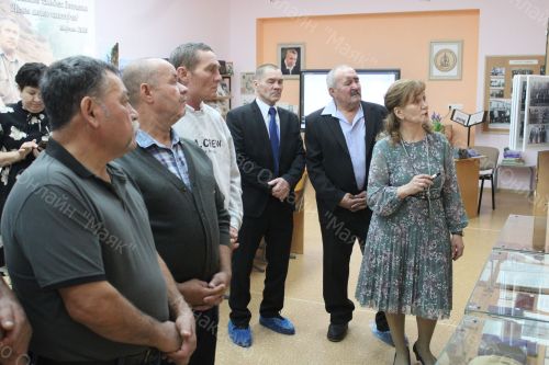 В Азнакаевской школе № 1 чествовали отцов героев