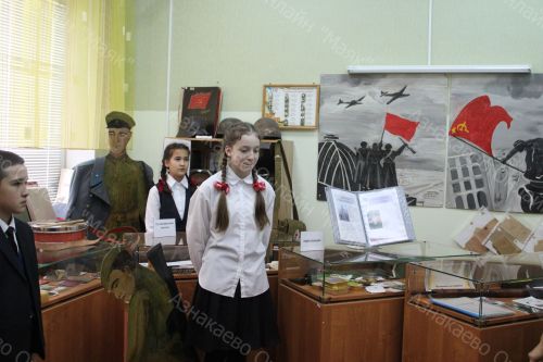 В Азнакаевской школе № 1 чествовали отцов героев