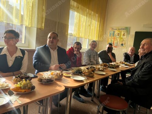 В Азнакаевской школе № 1 чествовали отцов героев