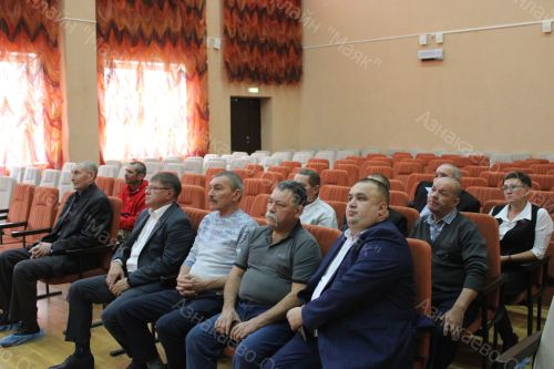 В Азнакаевской школе № 1 чествовали отцов героев