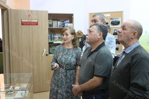 В Азнакаевской школе № 1 чествовали отцов героев