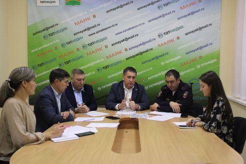 В Азнакаево обсудили безопасность на дорогах