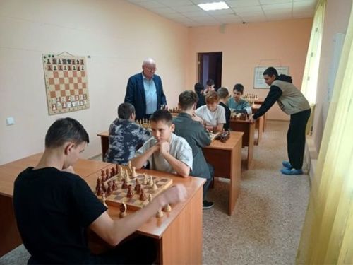 В Азнакаево определили сильнейших шахматистов среди школьников