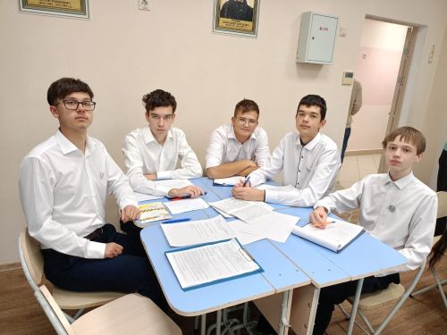Азнакайның яшь химиклары яңа үрләр яулый
