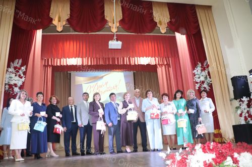 В Азнакаево отпраздновали День учителя