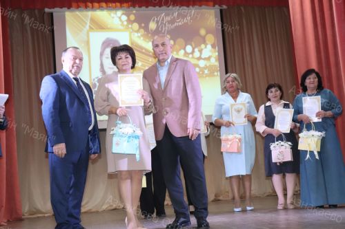 В Азнакаево отпраздновали День учителя